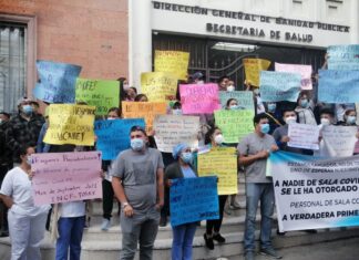 Continúa protesta de personal de la salud en exigencia de reintegros
