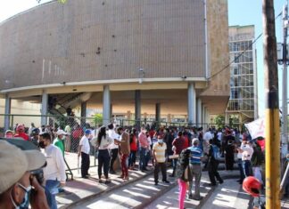 Molestos e indignados seguidores de Libre tras “traición” en el Congreso Nacional