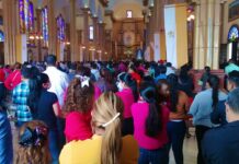 Cientos de feligreses llegan a la basílica menor, previo a la celebración del 275 aniversario del hallazgo de la Virgen de Suyapa