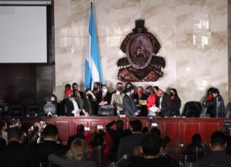 La presidenta Xiomara Castro reconoce a Luis Redondo como presidente del CN y lo invita a que la juramente en la toma de posesión