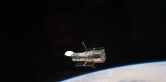 Esta es la espectacular última foto del Hubble en 2021: una galaxia distante y sonriente