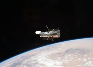 Esta es la espectacular última foto del Hubble en 2021: una galaxia distante y sonriente
