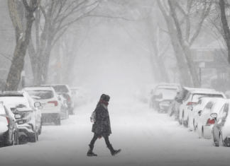 Más de 5.000 vuelos cancelados por tormenta que se extiende de Texas a Maine