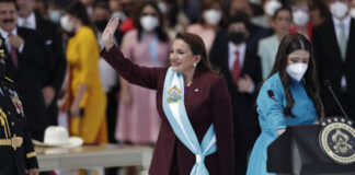 En un hecho histórico, Xiomara Castro asume la presidencia de Honduras