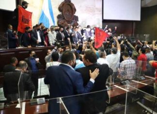 Empresarios hondureños piden a políticos dialogar ante crisis en Parlamento
