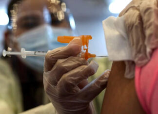 Autorizan segunda dosis de refuerzo contra el Covid-19 a población entre 12 y 39 años en Honduras