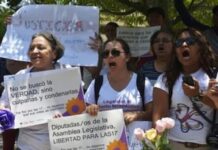 Otorgan libertad a salvadoreña condenada por homicidio por supuesto aborto