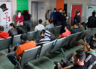 Derechohabientes denuncian caos total en el IHSS: “Es una burla, no hay atención y seguimos pagando”