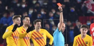 El Barcelona acaba con diez jugadores y sigue fuera de la ‘Champions’