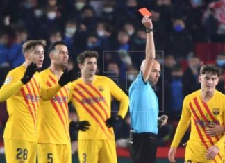 El Barcelona acaba con diez jugadores y sigue fuera de la ‘Champions’