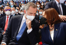 El Rey de España y Kamala Harris dialogan en la investidura de Xiomara Castro en Honduras