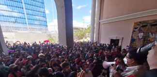 Permiten el ingreso de los maestros Proheco a Casa Presidencial