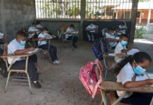 Niños hondureños deben volver a las escuelas hasta estar vacunados, dice pediatra