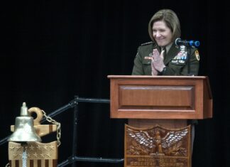Jefa del Comando Sur de EE. UU. ofrece ayuda militar a Honduras
