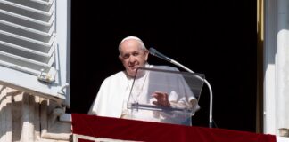 El Papa pide que se acabe con niñas esclavas en las calles por interés económico