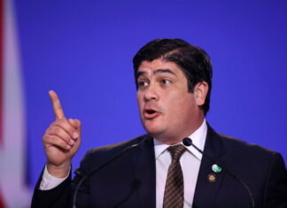 Presidente de Costa Rica da positivo por Covid-19 y se mantendrá aislado