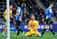 Luuk de Jong rescata al Barcelona tras el empate 2-2 en un derbi de alto voltaje ante el Espanyol