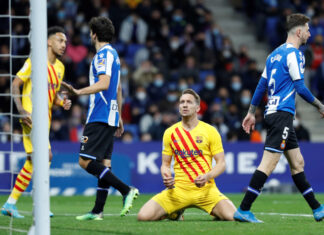 Luuk de Jong rescata al Barcelona tras el empate 2-2 en un derbi de alto voltaje ante el Espanyol