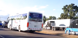 Transportistas de carga pesada se toman la carretera CA-5 exigiendo rebajas al precio de los combustibles