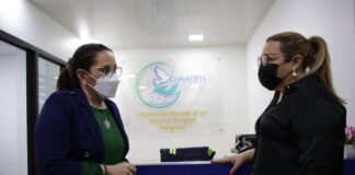 Ana García interpone denuncia en CONADEH por violación de derechos humanos a su esposo Juan Orlando Hernández