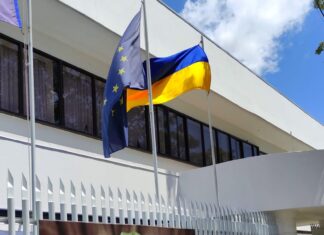 La Unión Europea iza la bandera de Ucrania en su sede en Honduras