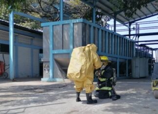 El Cuerpo de Bomberos evacua a los empleados del SANAA tras una fuga de gas cloro en las instalaciones