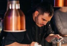 Evacúan a un hondureño en Polonia y otro decide quedarse en Ucrania para cumplir una misión religiosa