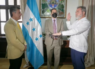 Roberto Contreras es juramentado como alcalde de San Pedro Sula