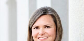 Arriba a Tegucigalpa subsecretaria de Estado adjunto de EE.UU, Emily Mendrala
