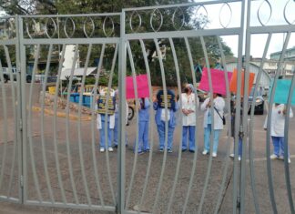 Enfermeras profesionales se toman la Facultad de Medicina