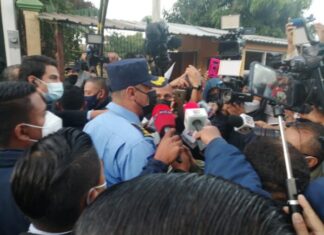 La Policía Nacional asegura perímetro de casa de exmandatario Juan Orlando Hernández y de otros bienes en otros lugares del país