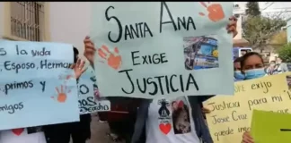 Familia de ayudante de bus clama justicia frente a juzgados