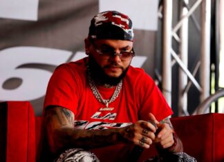 Farruko pide perdón por sus canciones y convierte un concierto en una prédica religiosa