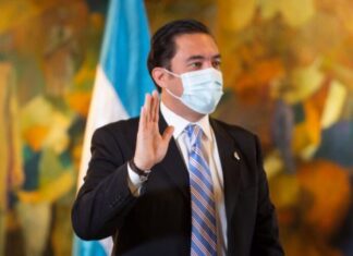 El secretario privado de la presidencia, Héctor Zelaya Castro confirma que dio positivo de Covid-19