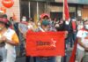 Simpatizantes de Libre protestan en las instalaciones de la Sesal exigiendo plazas laborales