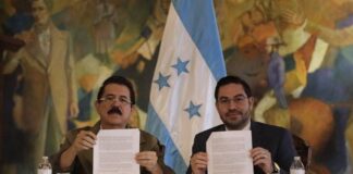Manuel Zelaya Y Jorge Cálix, firman acuerdo que pone fín a la crisis política en el Congreso Nacional