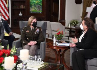 La presidenta de Honduras, Xiomara Castro y la jefa del Comando Sur se comprometen a luchar contra el narcotráfico