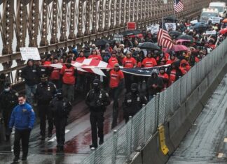 Antivacunas vuelven a protestar en Nueva York para pedir fin de restricciones