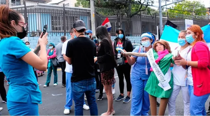 Ministro de salud no negociará con el personal mientras no regresen a trabajar