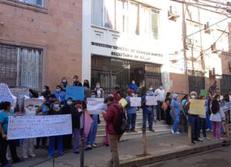 Personal de primera línea continúa en protestas frente a la Secretaría de Salud exigiendo plazas permanentes