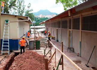 El BCIE aprobó 73 millones de dólares para reconstruir los centros educativos del país, según el ministro Daniel Sponda