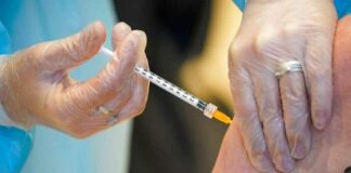 Reino Unido ofrecerá una cuarta dosis a mayores de 75 años y personas vulnerables