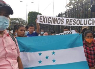 Pobladores de Wampusirpi protestan en la CSJ exigiendo la credencial de la alcaldía