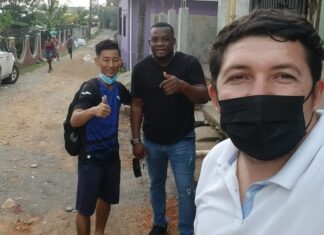 El famoso youtuber japonés, Shin Fujuyama realizó un recorrido por Corozal, en La Ceiba llegando a la escuela Ramón Rosa