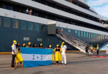 Honduras recibió el crucero “World Voyager”, con turistas que visitan Ruta Maya