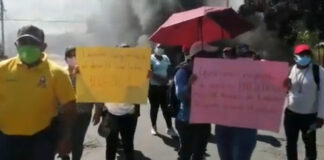 Docentes se toman bulevar FFAA exigiendo asignación de plazas