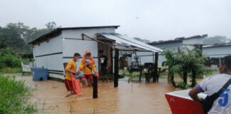 Bomberos continúan con evacuaciones de familias por lluvias en la zona norte y atlántica del país