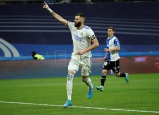 El Real Madrid pasó del silbido a la esperanza tras derrotar 3-0 al Alavés
