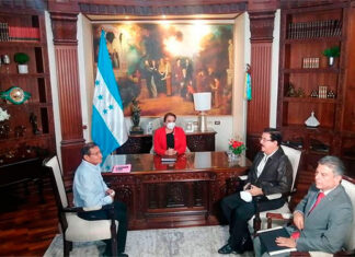 Presidenta Castro devuelve la nacionalidad al padre José Andrés Tamayo, cancelada tras el golpe de Estado