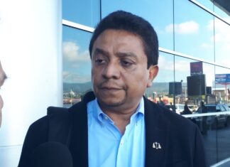 Diputado presentará un proyecto de ley para sustituir el examen de Himno Nacional por uno de la Constitución de la República